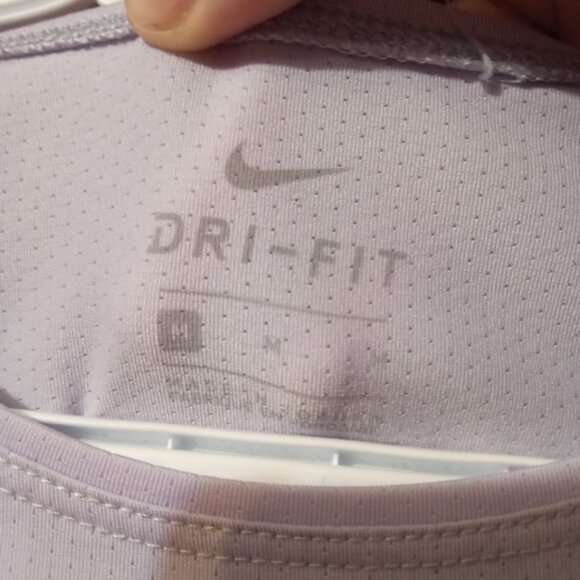 Nike Dri-Fit Athletic T-Shirt Size M Violet - Picture 3 of 4